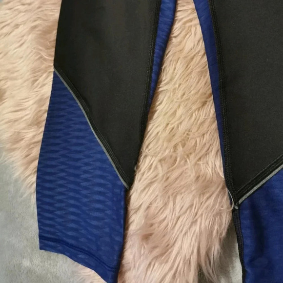 Victoria Sport Knockout Leggings - Picture 2 of 5